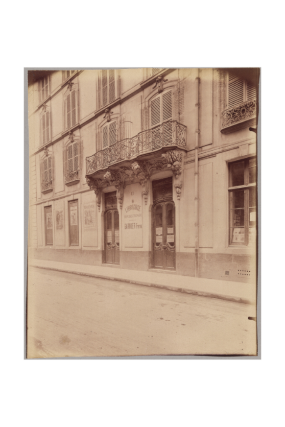 Main image Atget / [Librairie Garnier Frères, 6 rue des Saints-Pères] — Exhibition Print - 24 x 36