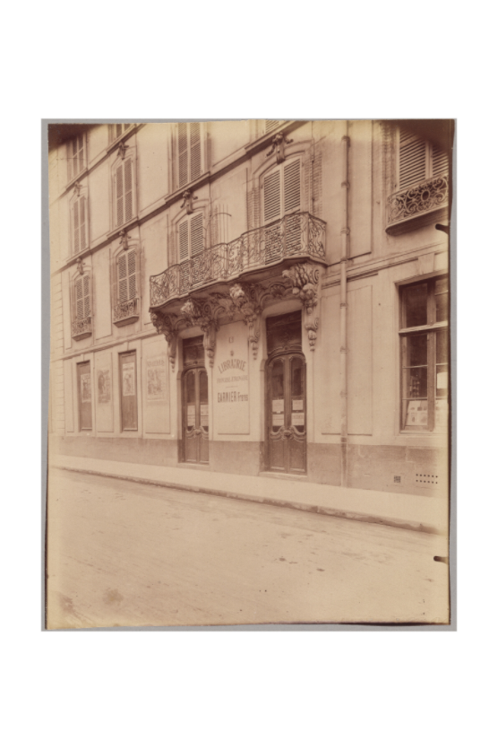 Main image Atget / [Librairie Garnier Frères, 6 rue des Saints-Pères] — Exhibition Print - 16 x 24